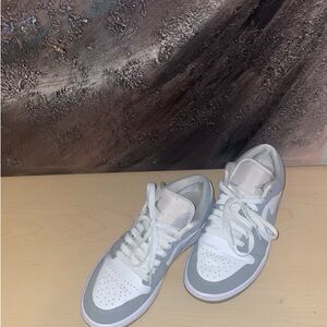 Women’s Air Jordan 1 Low (Wolf Grey)